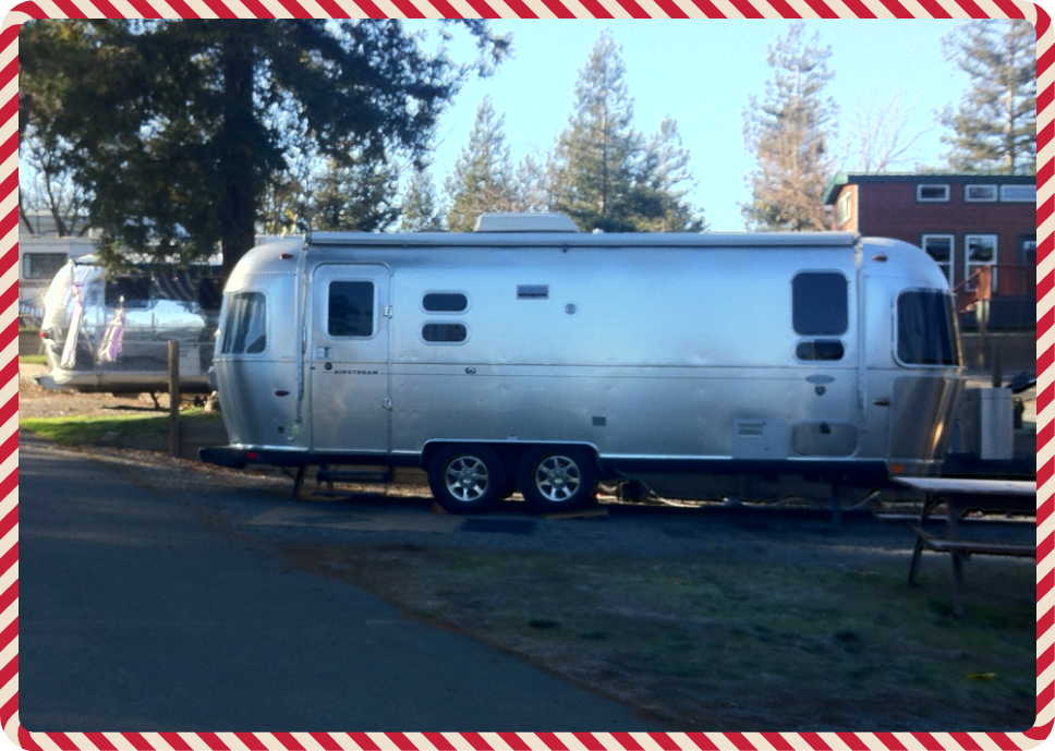  photo airstreamneighbors2_zps7fa5a2b4.png