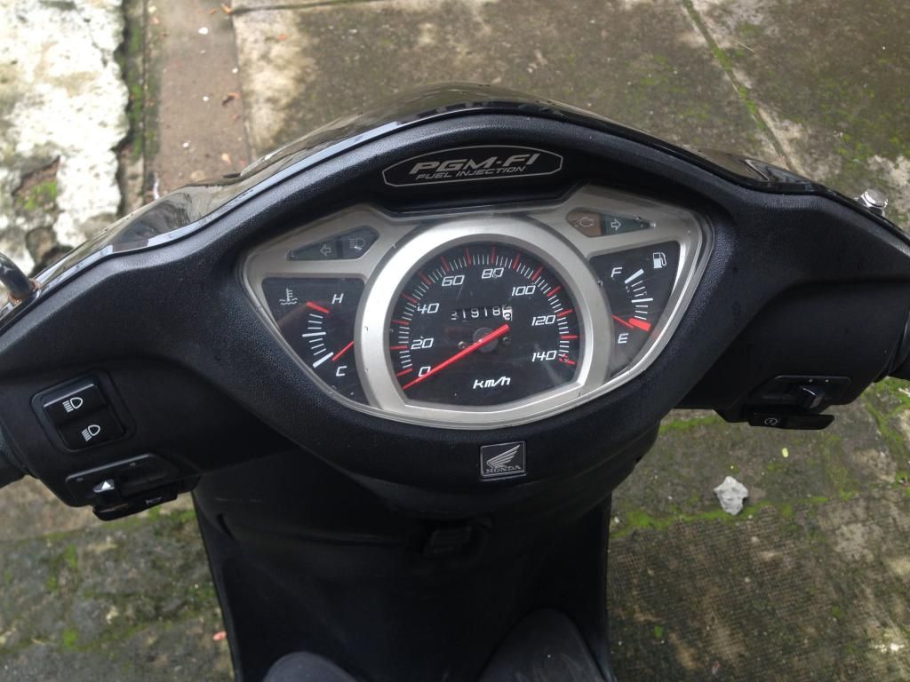 HonDa LEAD 110 , đời 2010, màu đen, zin 100% chưa mở bất kỳ ốc nào.có hình,21 triệu - 16