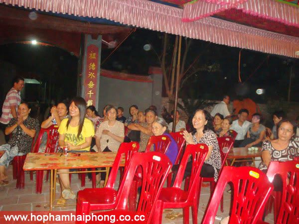 http://i1048.photobucket.com/albums/s368/hophamhaiphong/15-10-2012%20Gio%20to%20201%20nam%20ho%20Pham%20Cong/DSC09608.jpg
