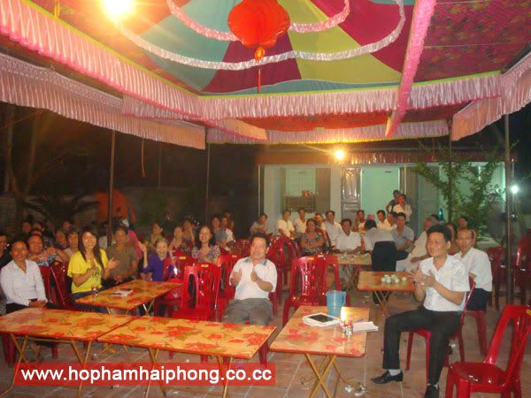 http://i1048.photobucket.com/albums/s368/hophamhaiphong/15-10-2012%20Gio%20to%20201%20nam%20ho%20Pham%20Cong/DSC09613.jpg