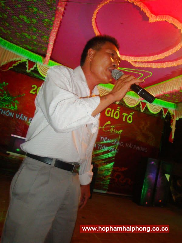 http://i1048.photobucket.com/albums/s368/hophamhaiphong/15-10-2012%20Gio%20to%20201%20nam%20ho%20Pham%20Cong/DSC09627.jpg