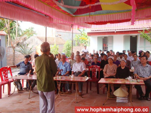 http://i1048.photobucket.com/albums/s368/hophamhaiphong/15-10-2012%20Gio%20to%20201%20nam%20ho%20Pham%20Cong/DSC09672.jpg
