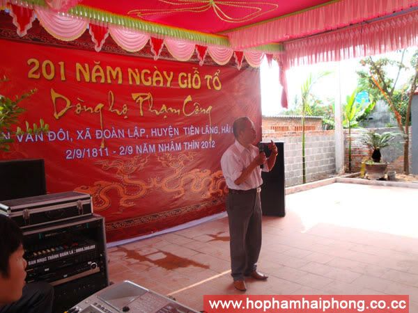 http://i1048.photobucket.com/albums/s368/hophamhaiphong/15-10-2012%20Gio%20to%20201%20nam%20ho%20Pham%20Cong/DSC09673.jpg