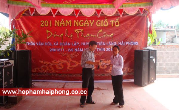 http://i1048.photobucket.com/albums/s368/hophamhaiphong/15-10-2012%20Gio%20to%20201%20nam%20ho%20Pham%20Cong/DSC09703.jpg
