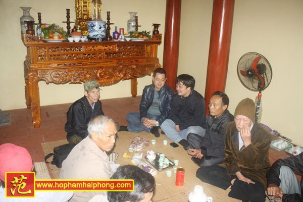 Một buổi họp của dòng họ Phạm Công