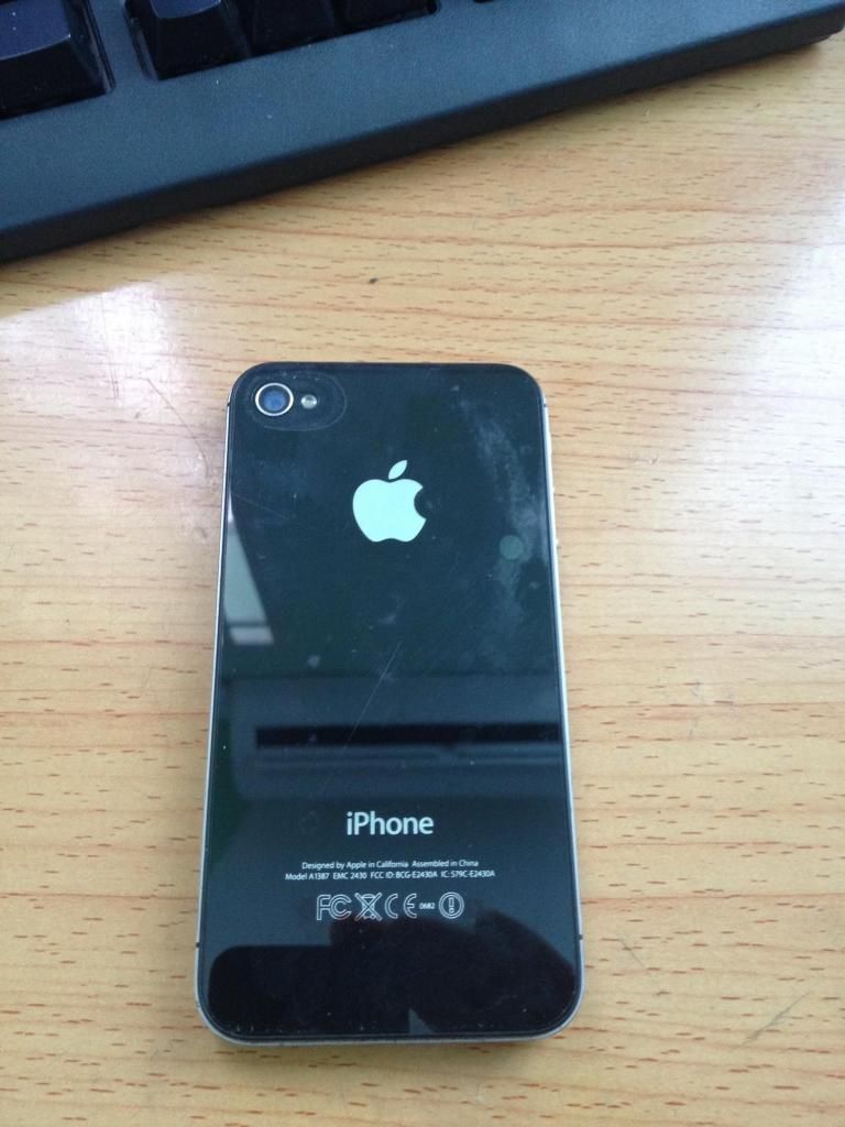 HCM-Bán ip 4s-16G quốc tế,máy tôi sài cẩn thận,còn mới. - 4